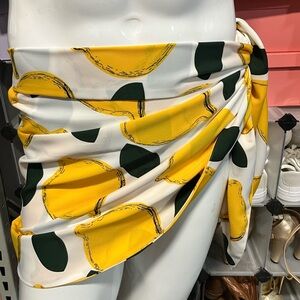 Women’s beach Sarong yellow lemon pattern